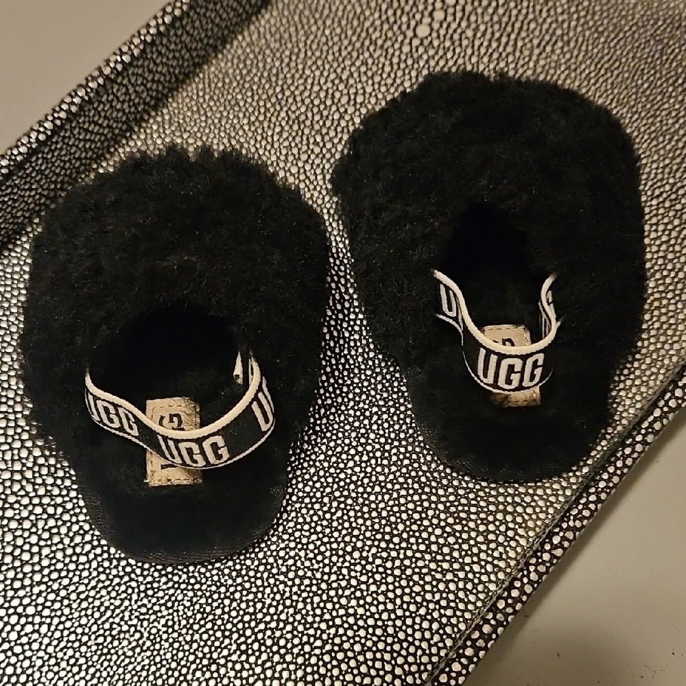 UGG Black Fuzzy Slippers Infant sz 2/3